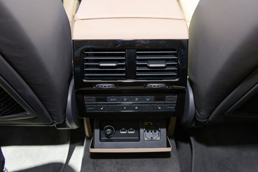 Volkswagen Touareg 2.6L - Hình 15